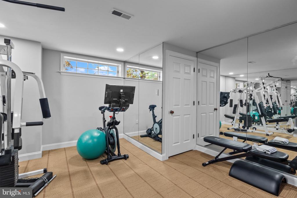 28 Bayshore Dr