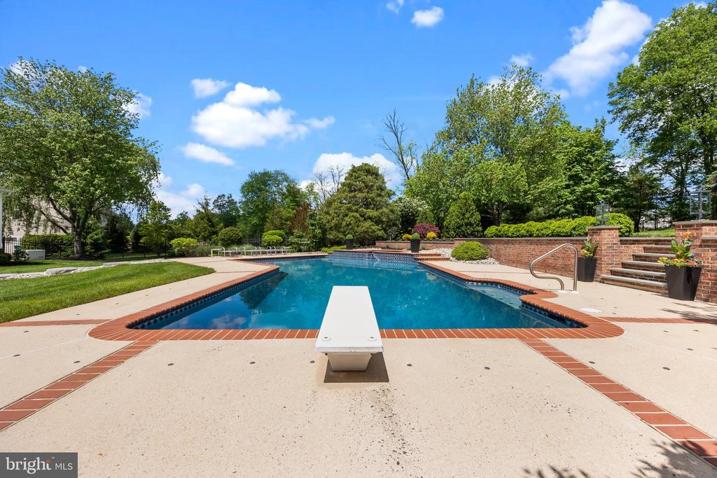 28 Bayshore Dr