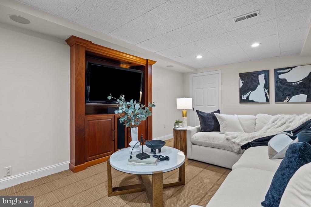 28 Bayshore Dr