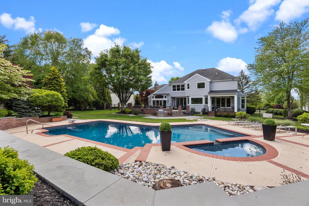28 Bayshore Dr