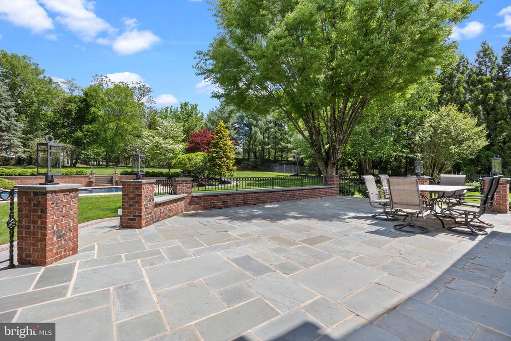 28 Bayshore Dr