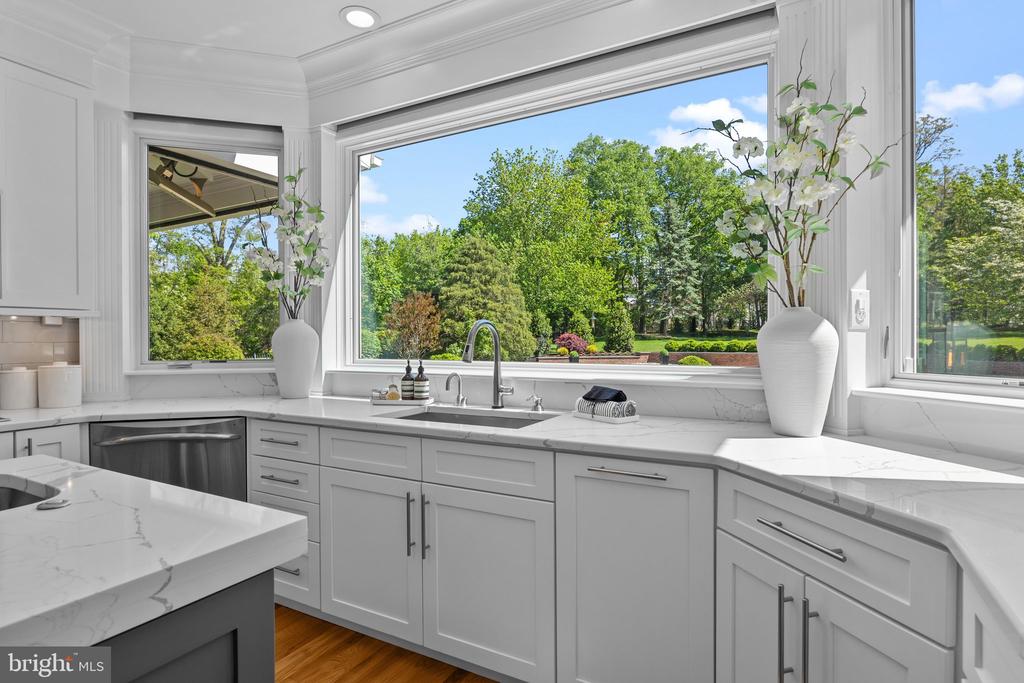 28 Bayshore Dr