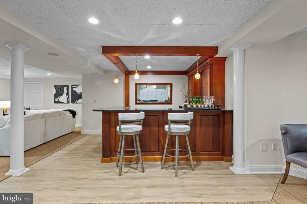 28 Bayshore Dr