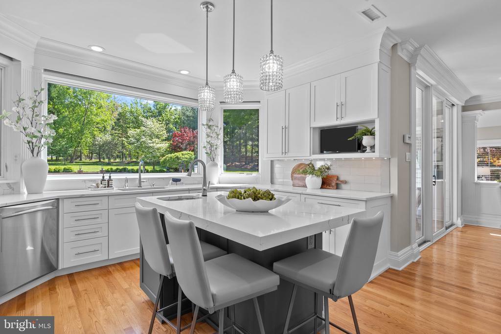 28 Bayshore Dr