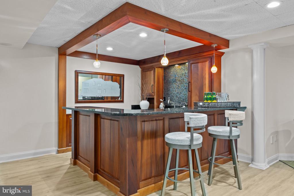 28 Bayshore Dr