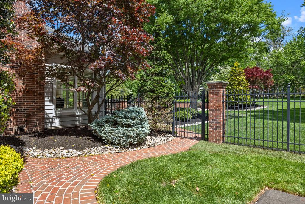 28 Bayshore Dr