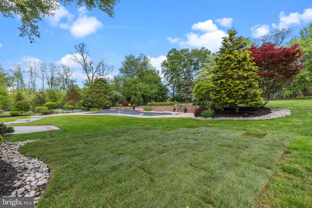 28 Bayshore Dr