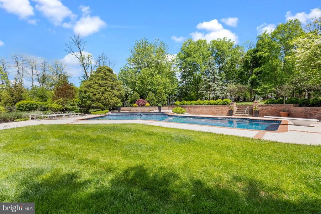 28 Bayshore Dr