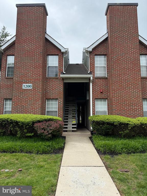1208 DIAMOND DR