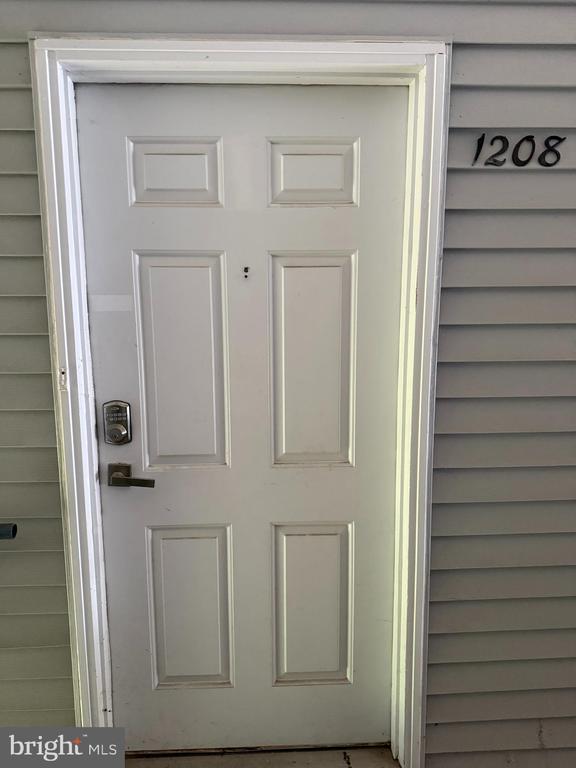 1208 DIAMOND DR