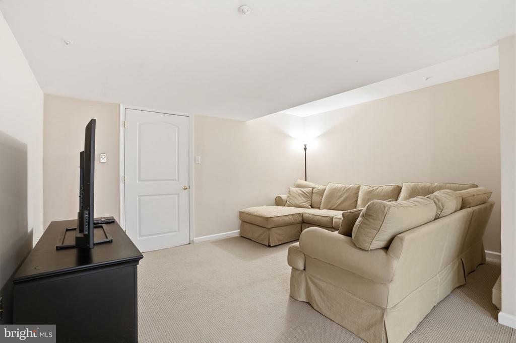 53 ALEXANDERS COURT