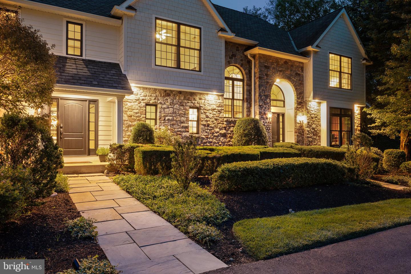 7 Weatherfield Dr