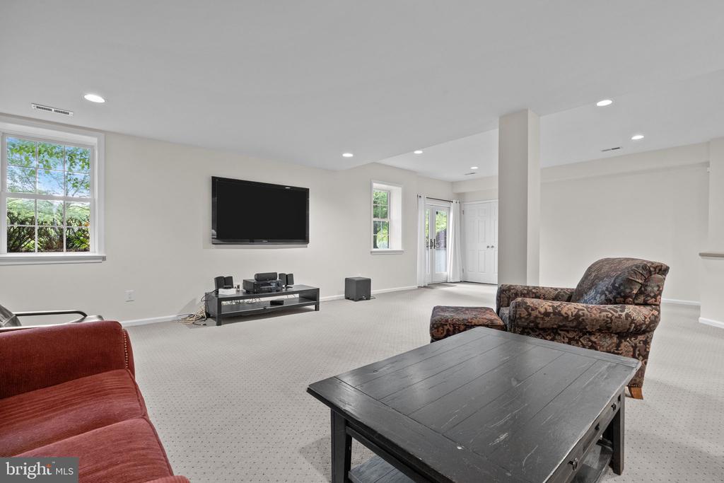 7 Weatherfield Dr
