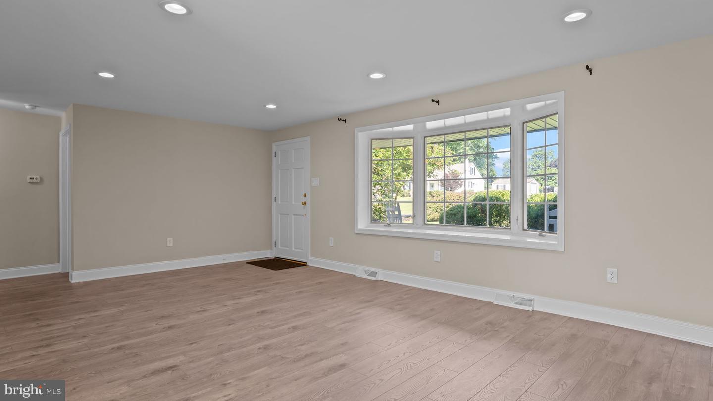 99 Hilltop Dr