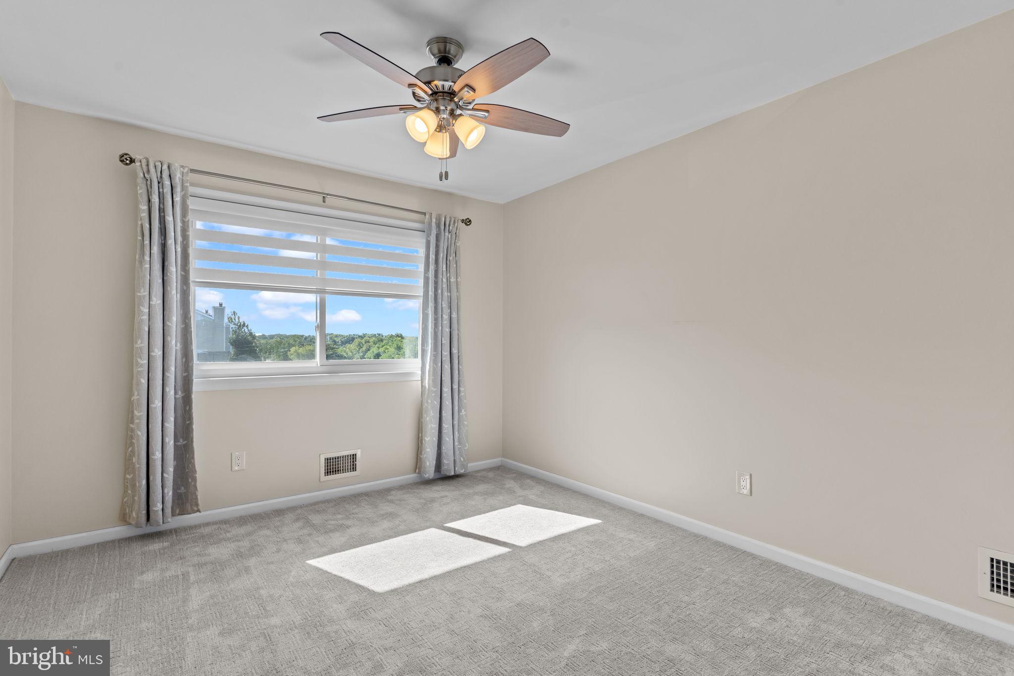 3 HILLCROFT WAY