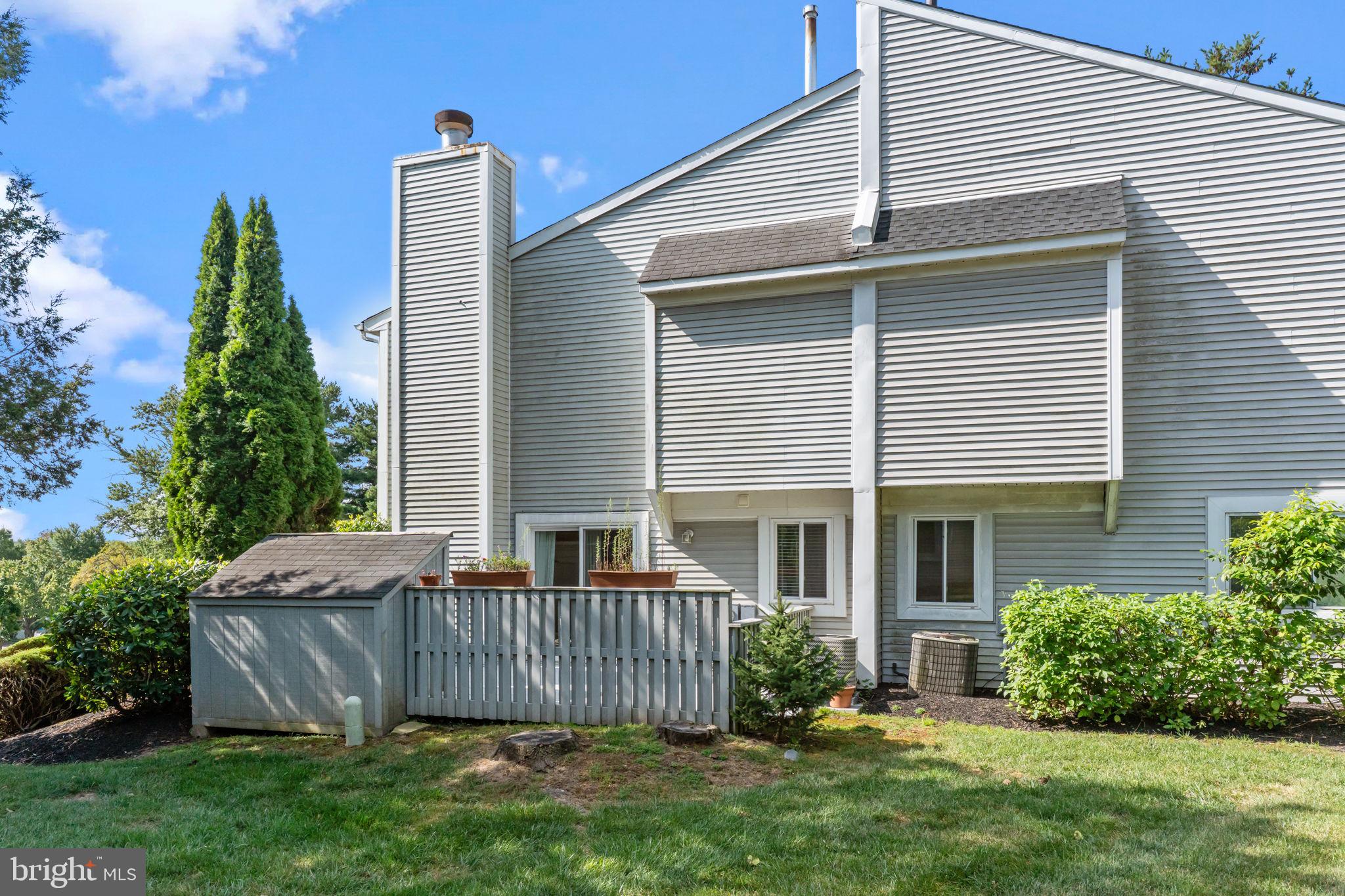3 HILLCROFT WAY