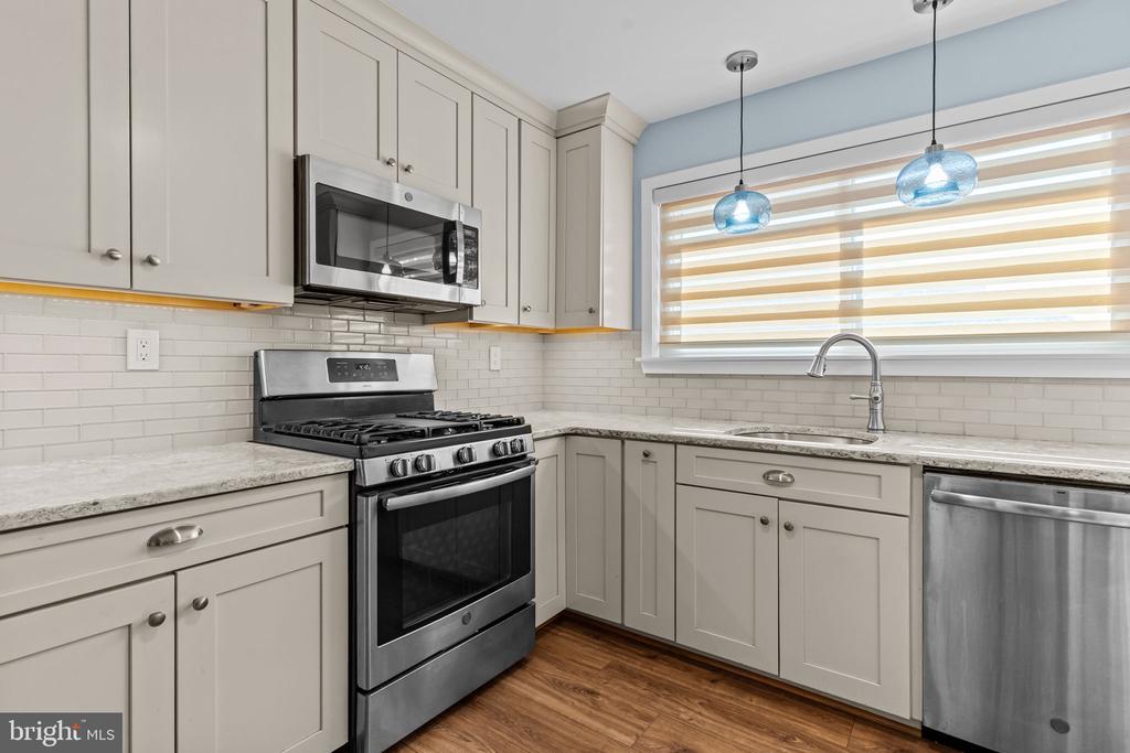 3 HILLCROFT WAY