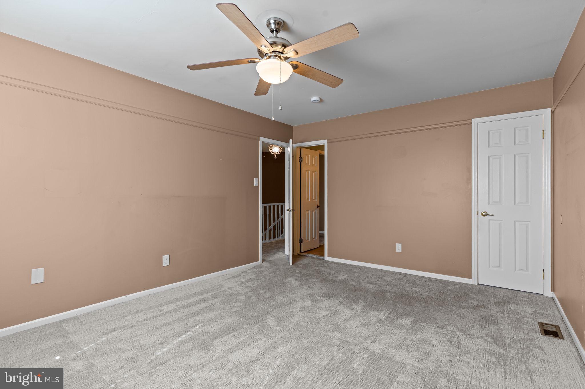 3 HILLCROFT WAY