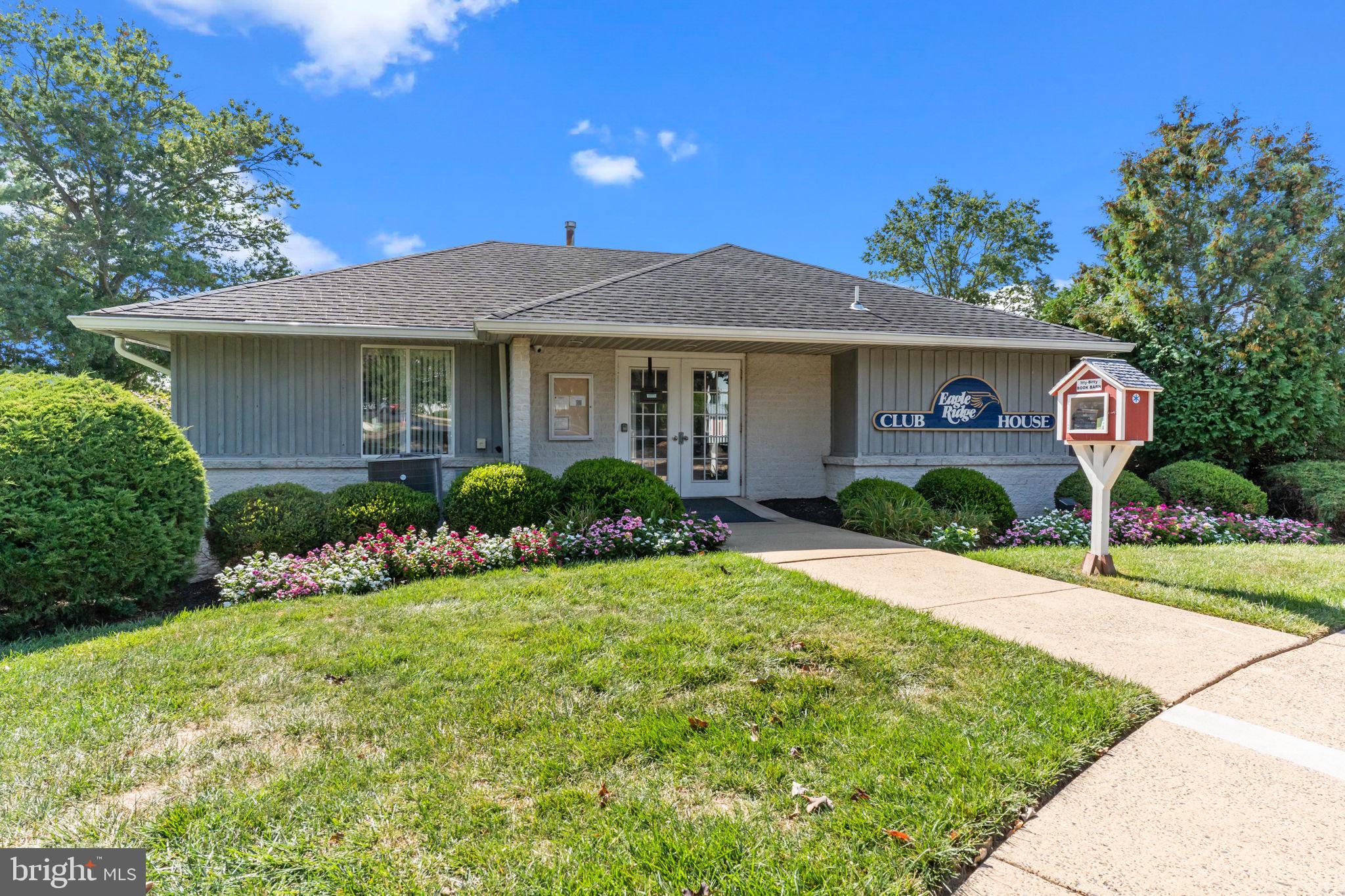 3 HILLCROFT WAY