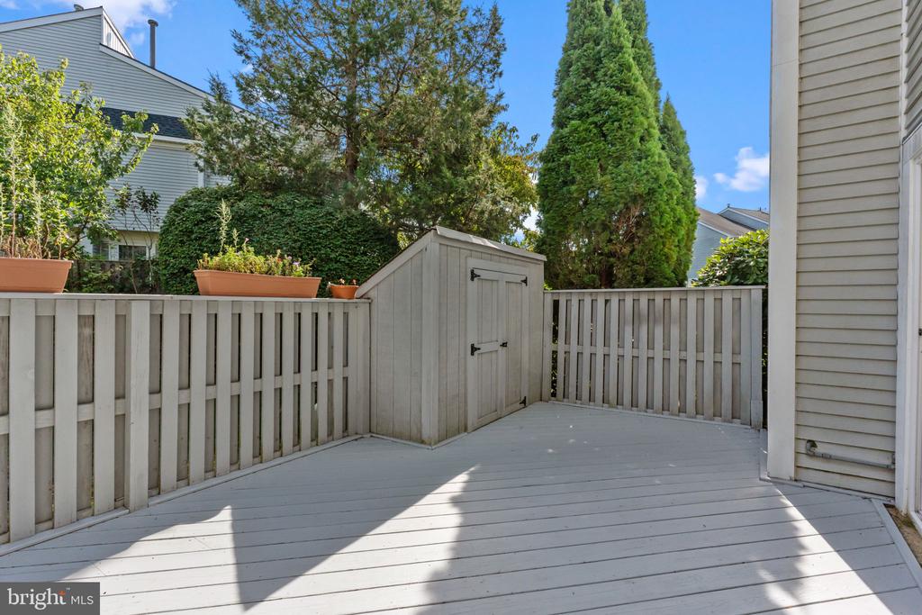 3 HILLCROFT WAY
