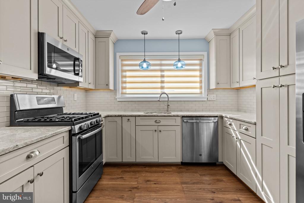 3 HILLCROFT WAY