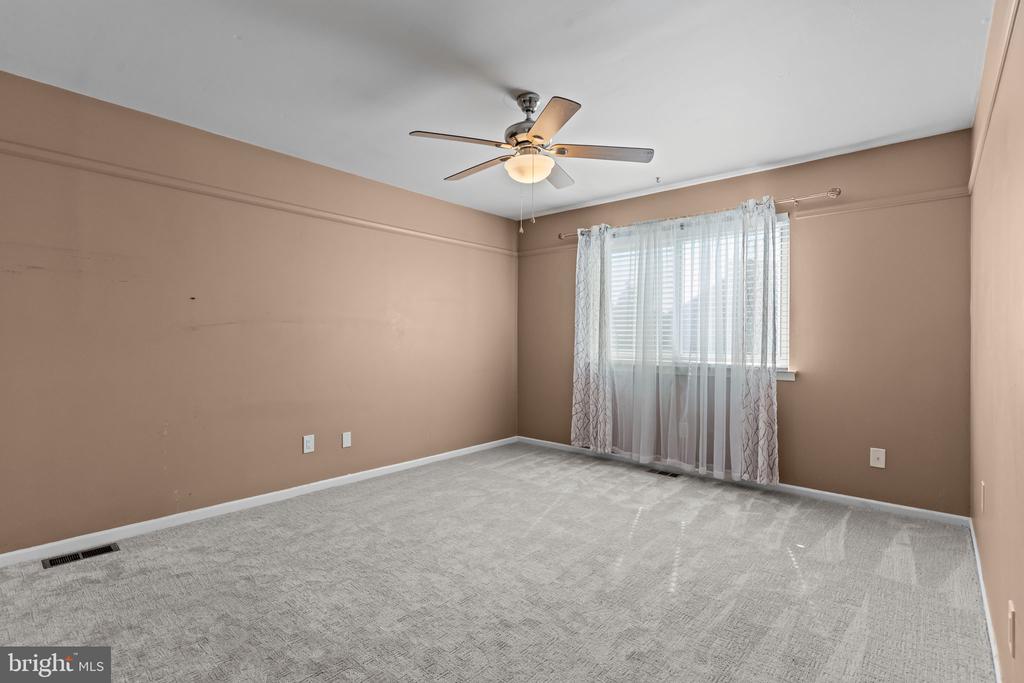 3 HILLCROFT WAY