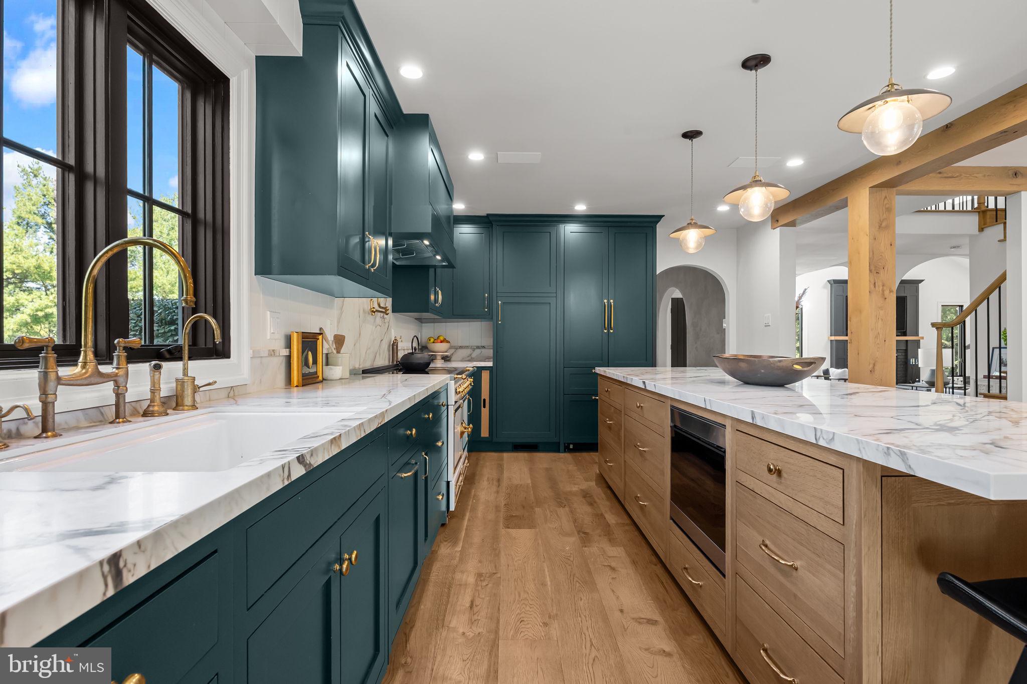 1101 DEERFIELD LANE