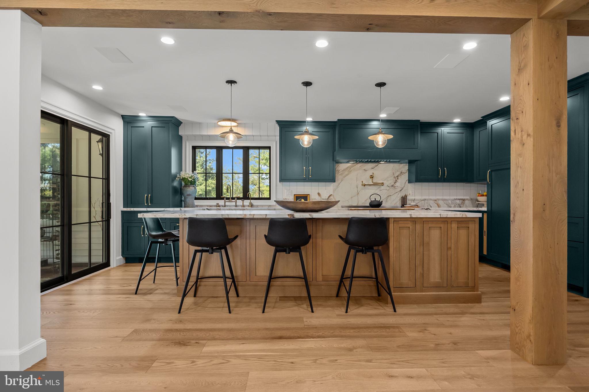 1101 DEERFIELD LANE