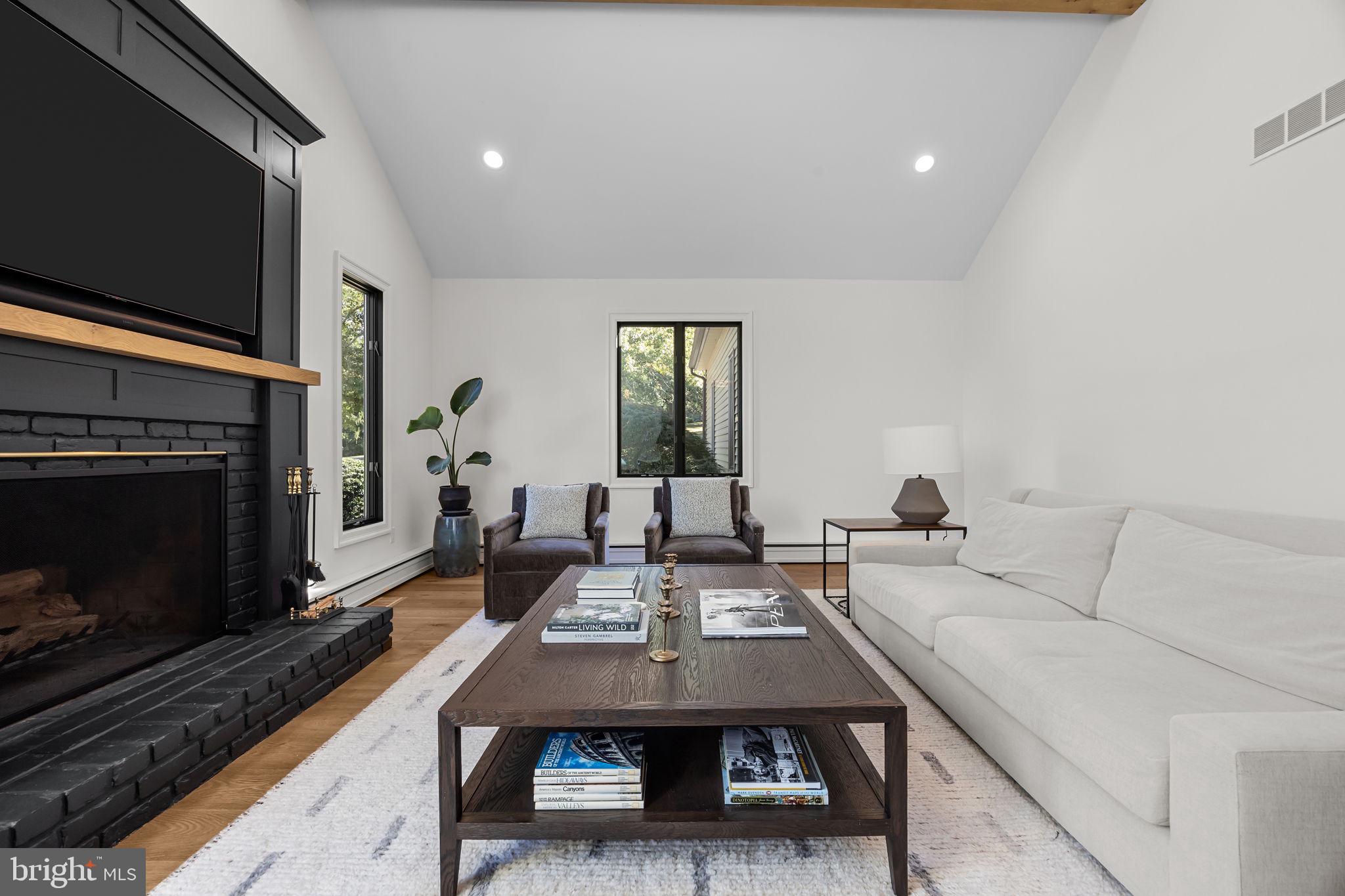 1101 DEERFIELD LANE