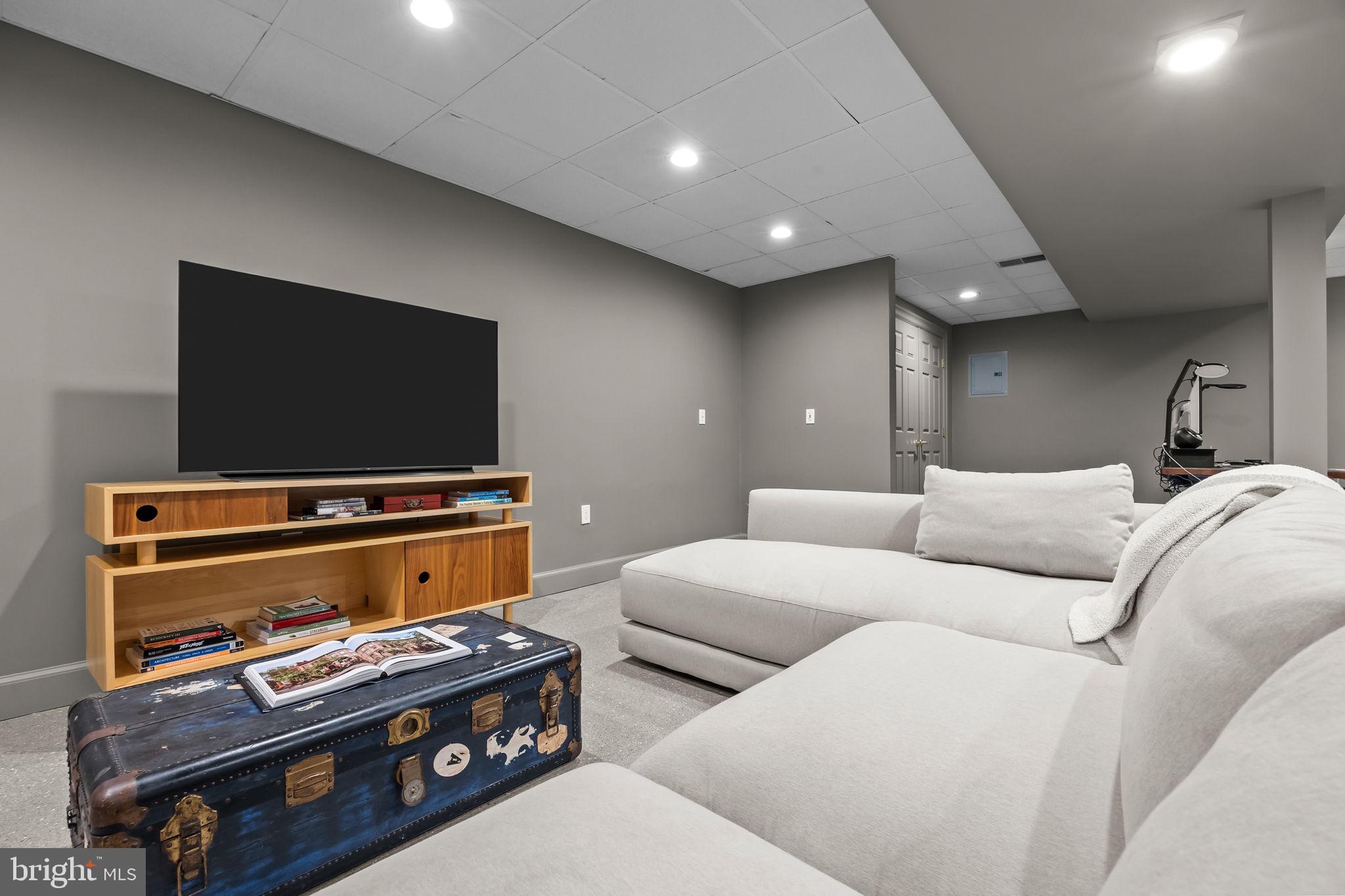1101 DEERFIELD LANE