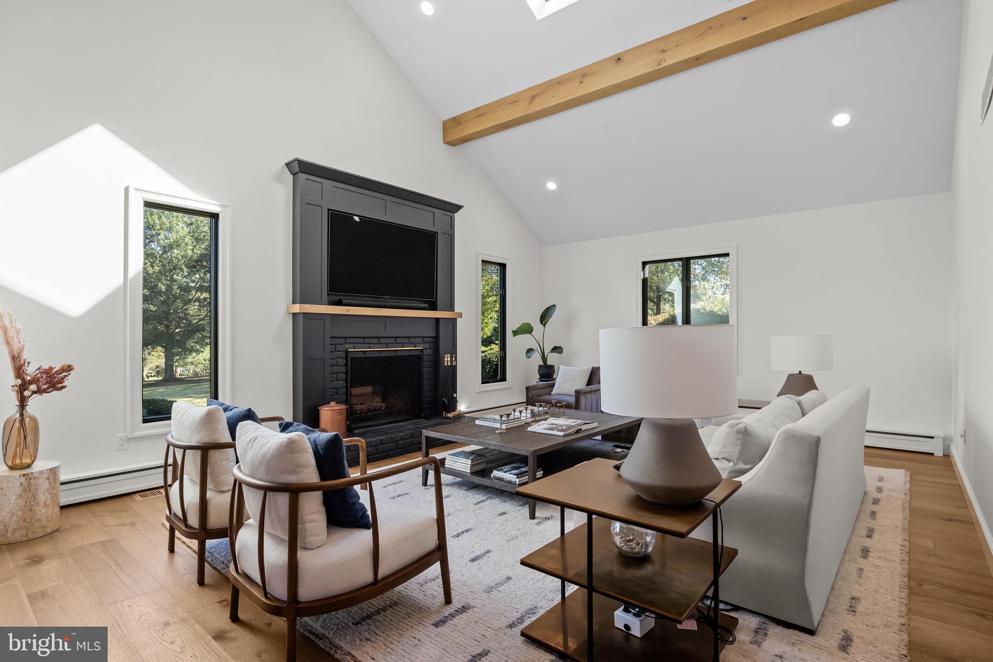 1101 DEERFIELD LANE