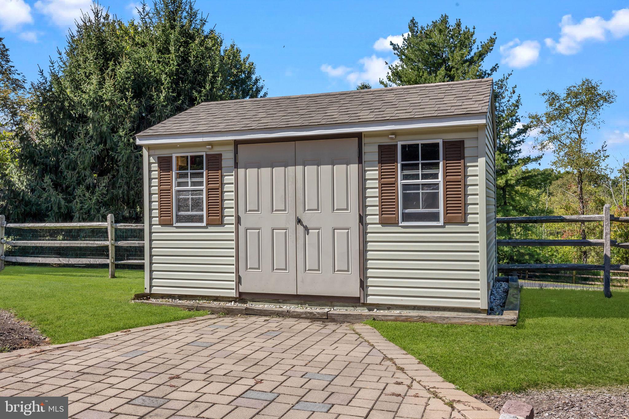 1101 DEERFIELD LANE