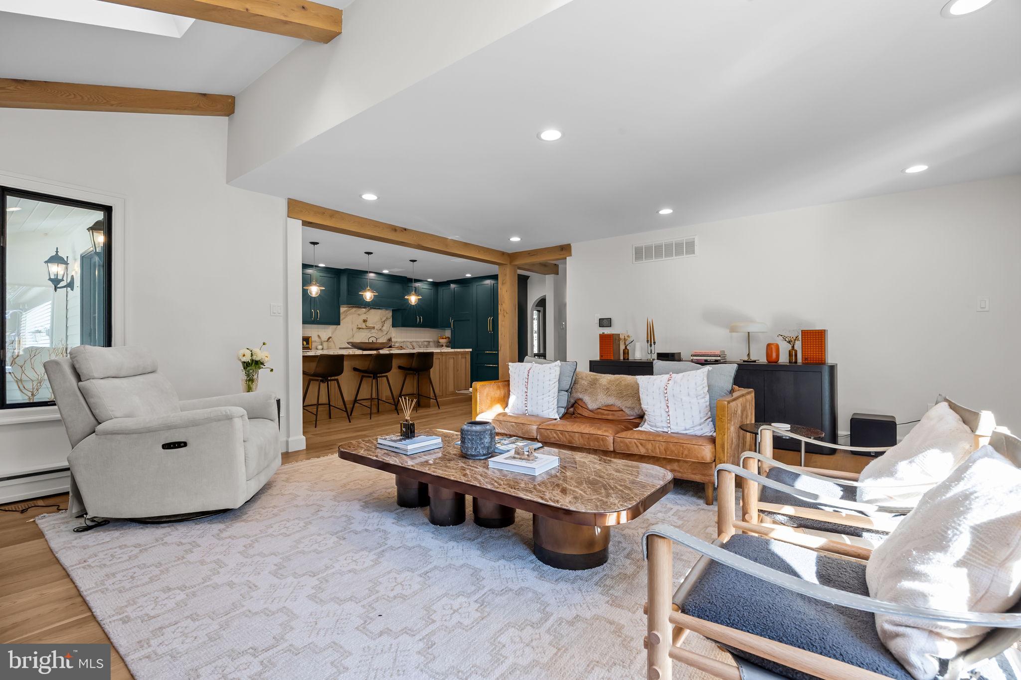 1101 DEERFIELD LANE