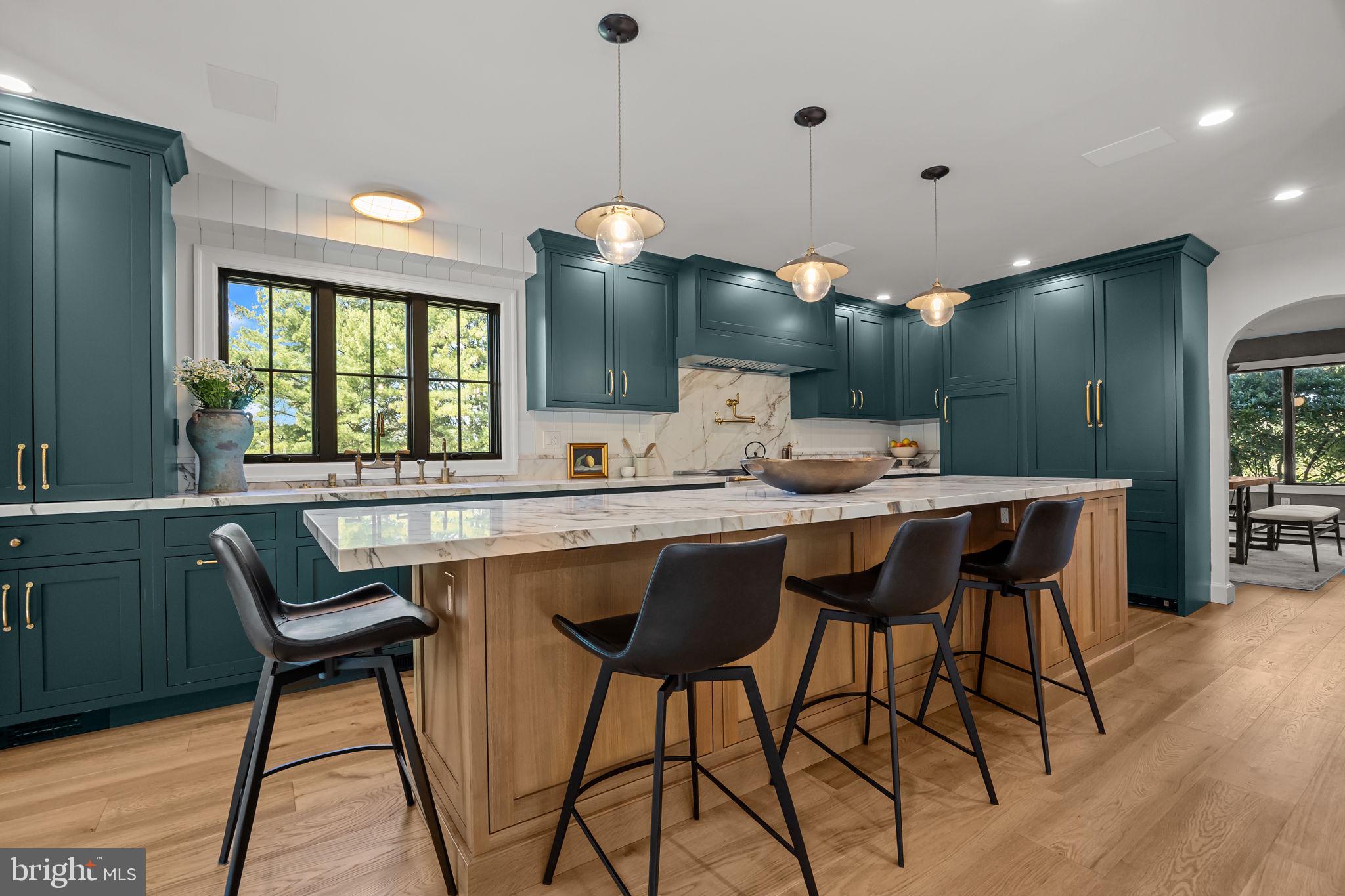 1101 DEERFIELD LANE