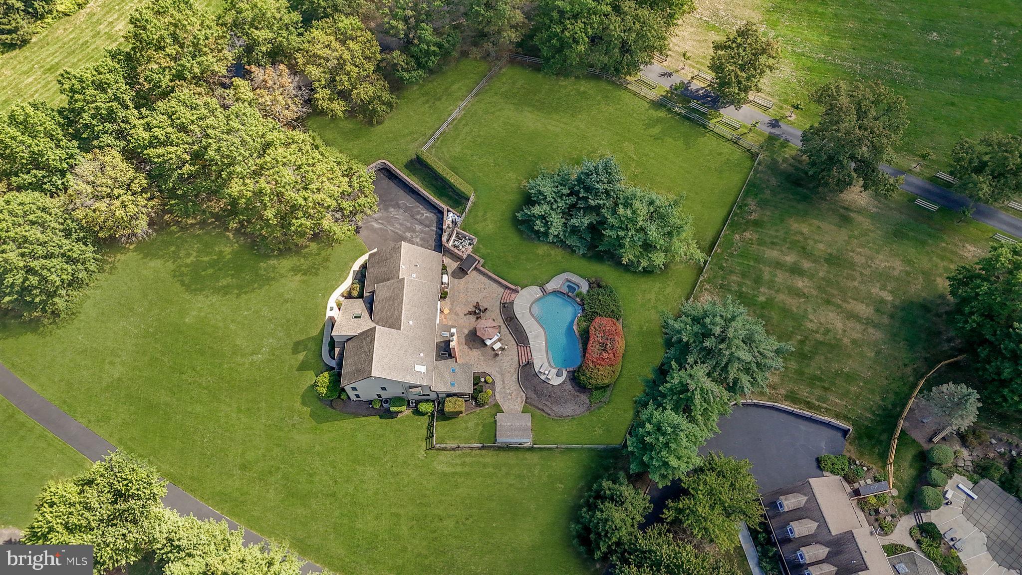 1101 DEERFIELD LANE