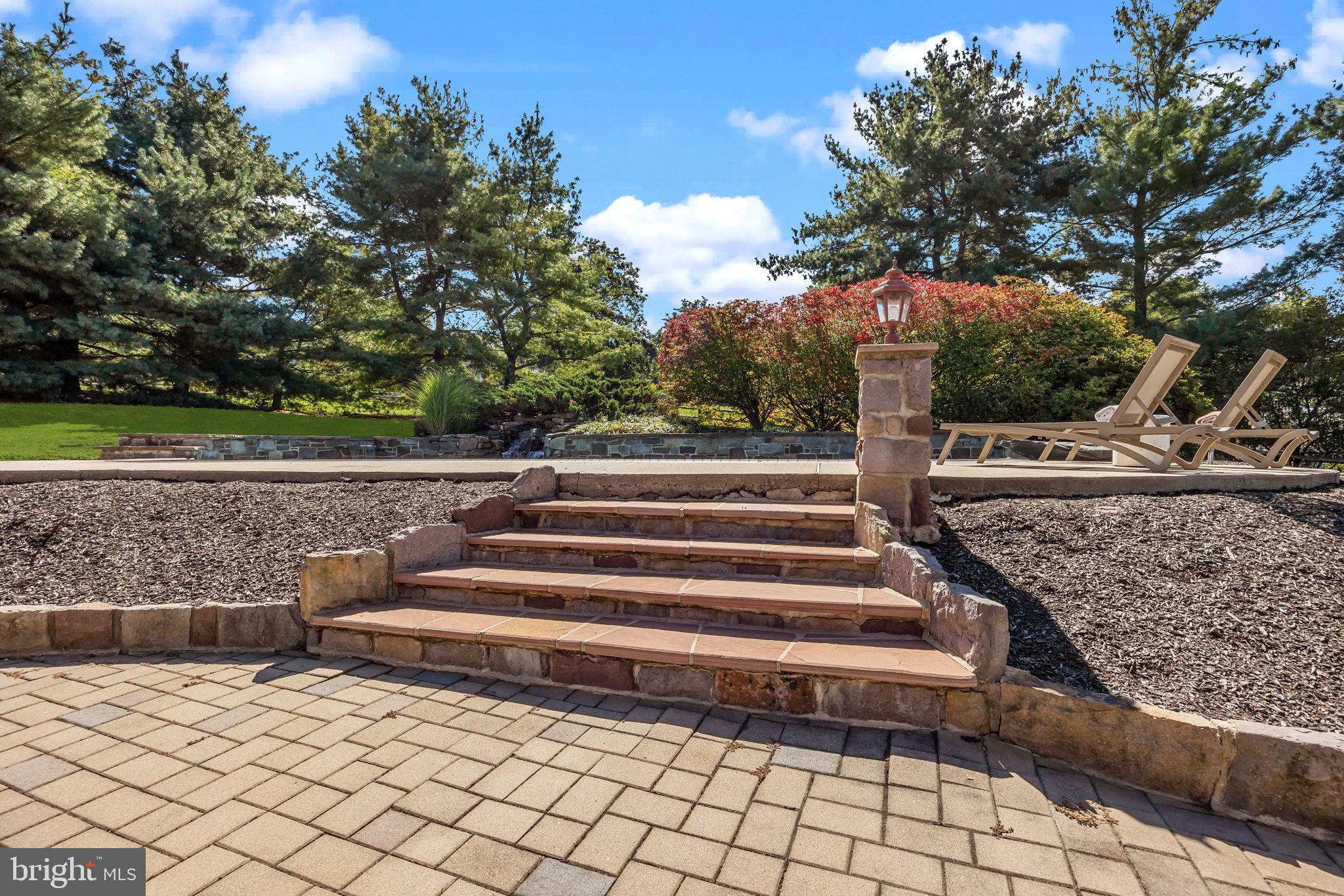 1101 DEERFIELD LANE
