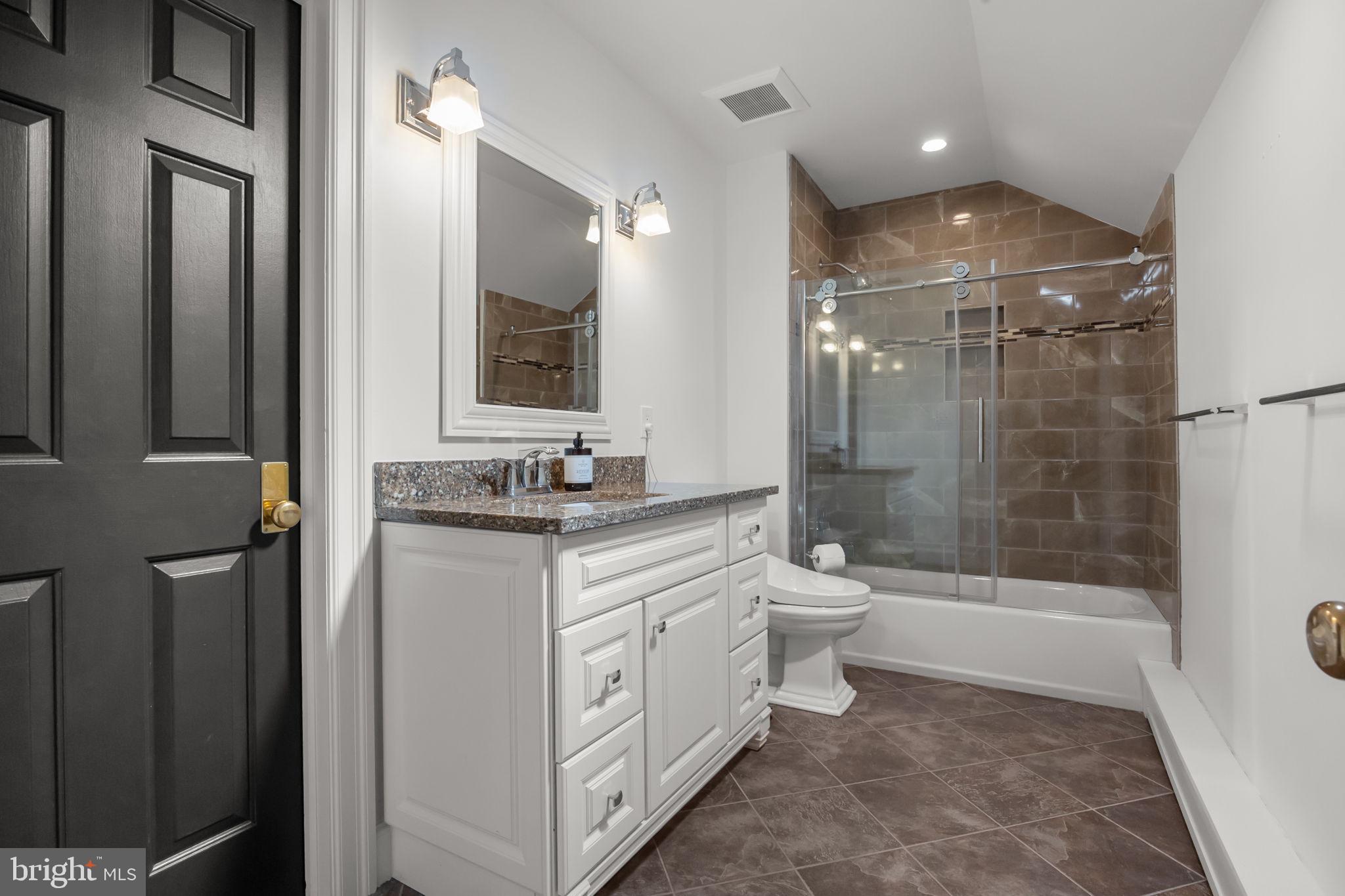1101 DEERFIELD LANE
