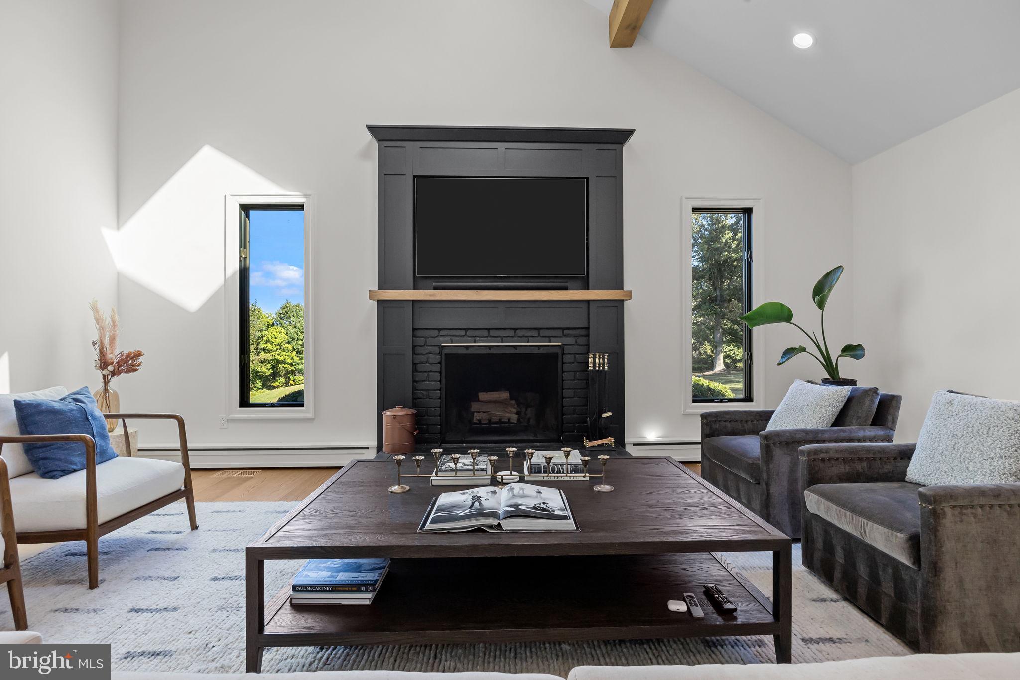 1101 DEERFIELD LANE