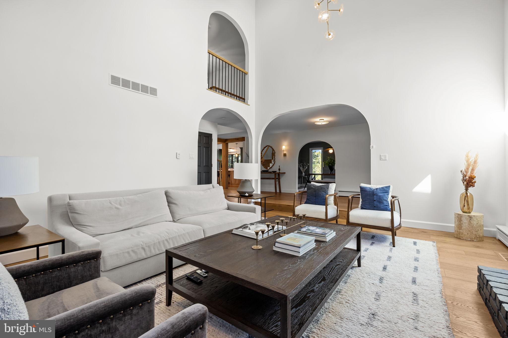 1101 DEERFIELD LANE