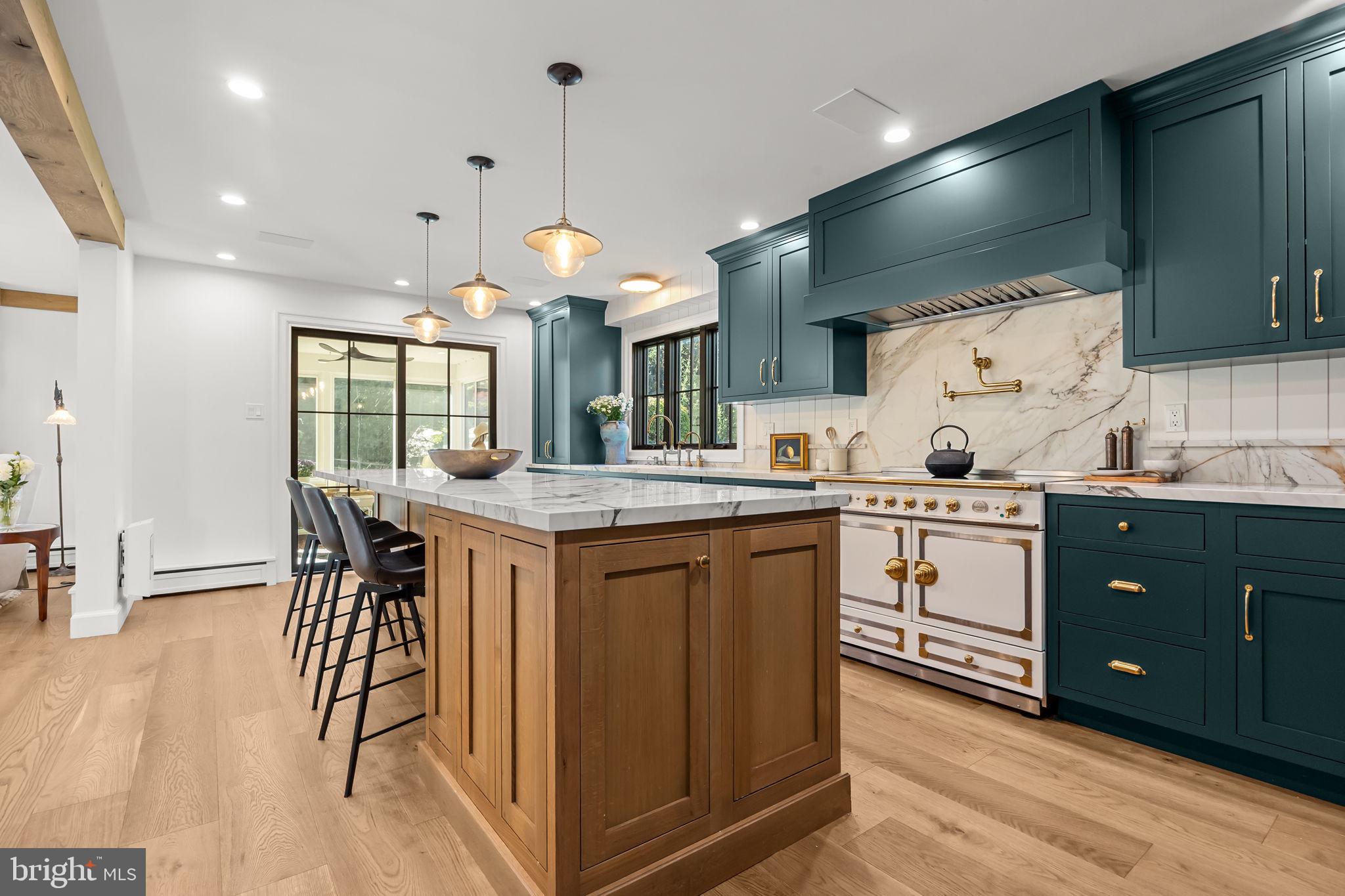 1101 DEERFIELD LANE