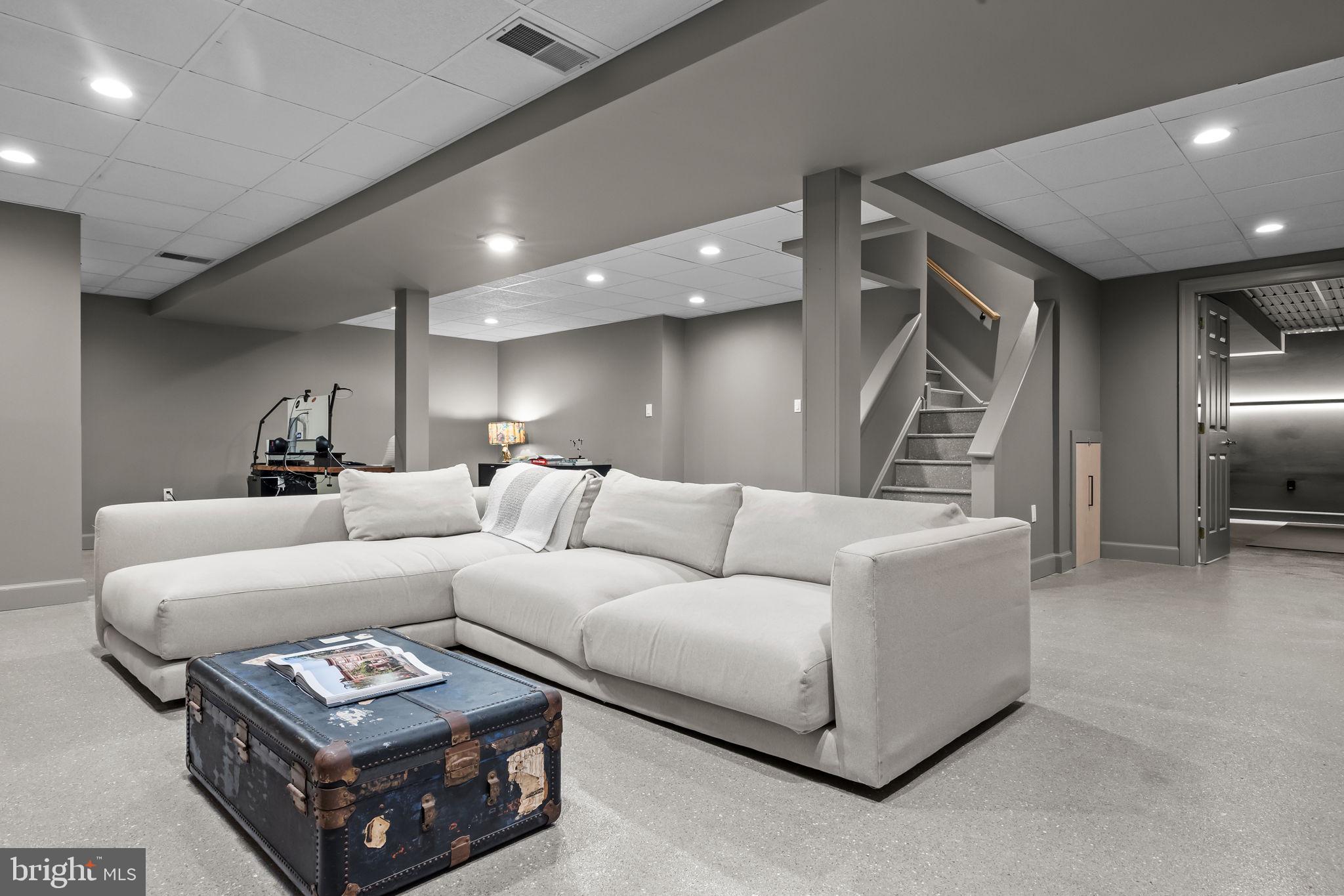 1101 DEERFIELD LANE
