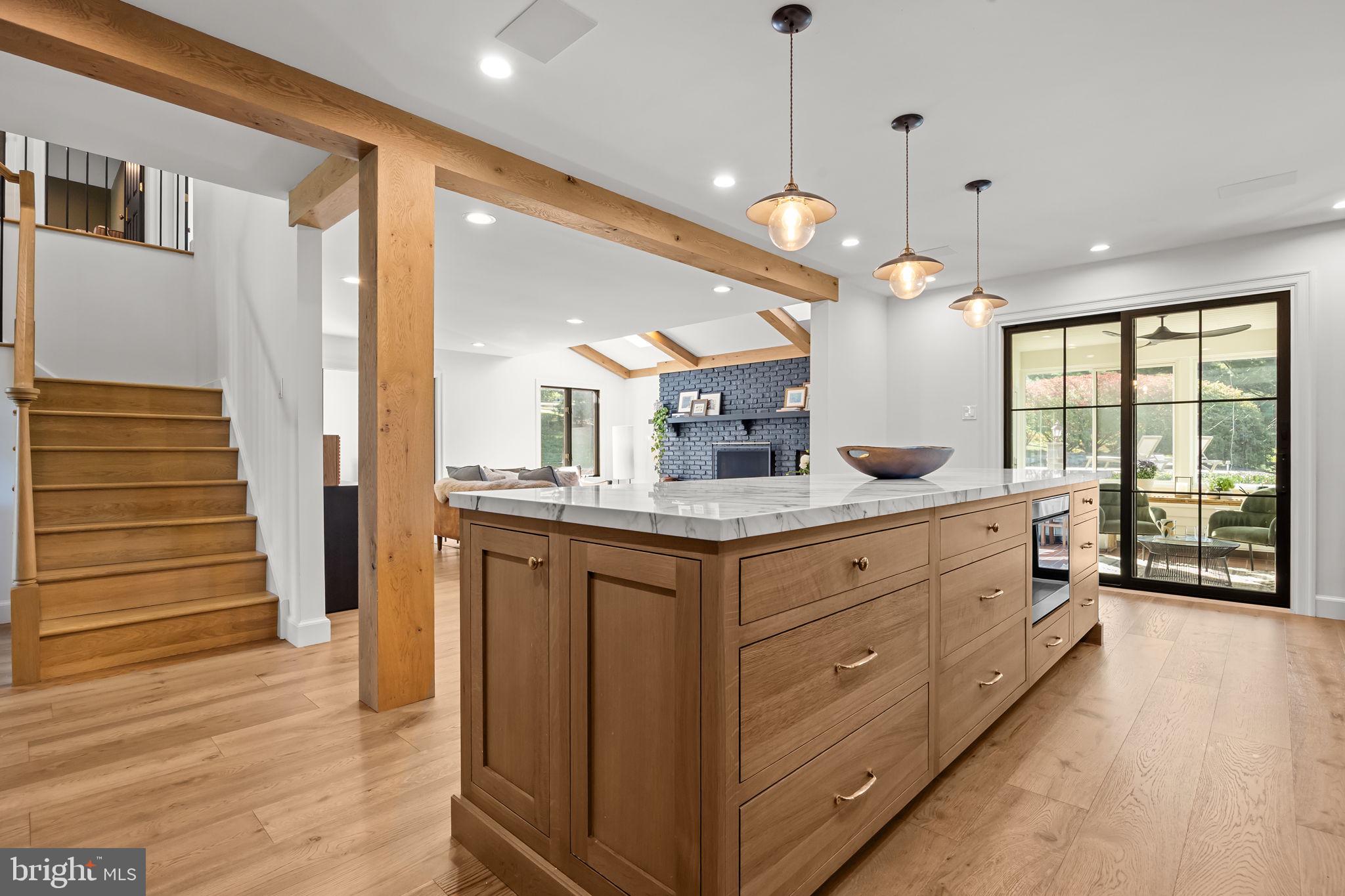 1101 DEERFIELD LANE