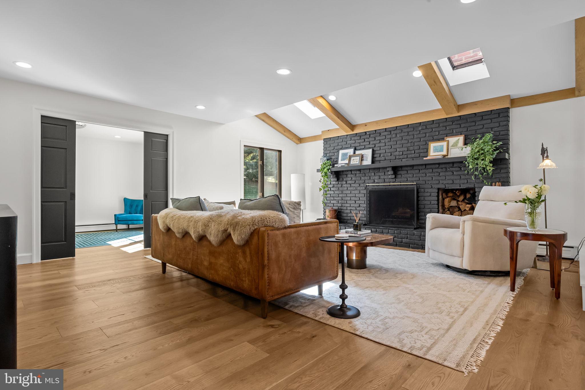 1101 DEERFIELD LANE