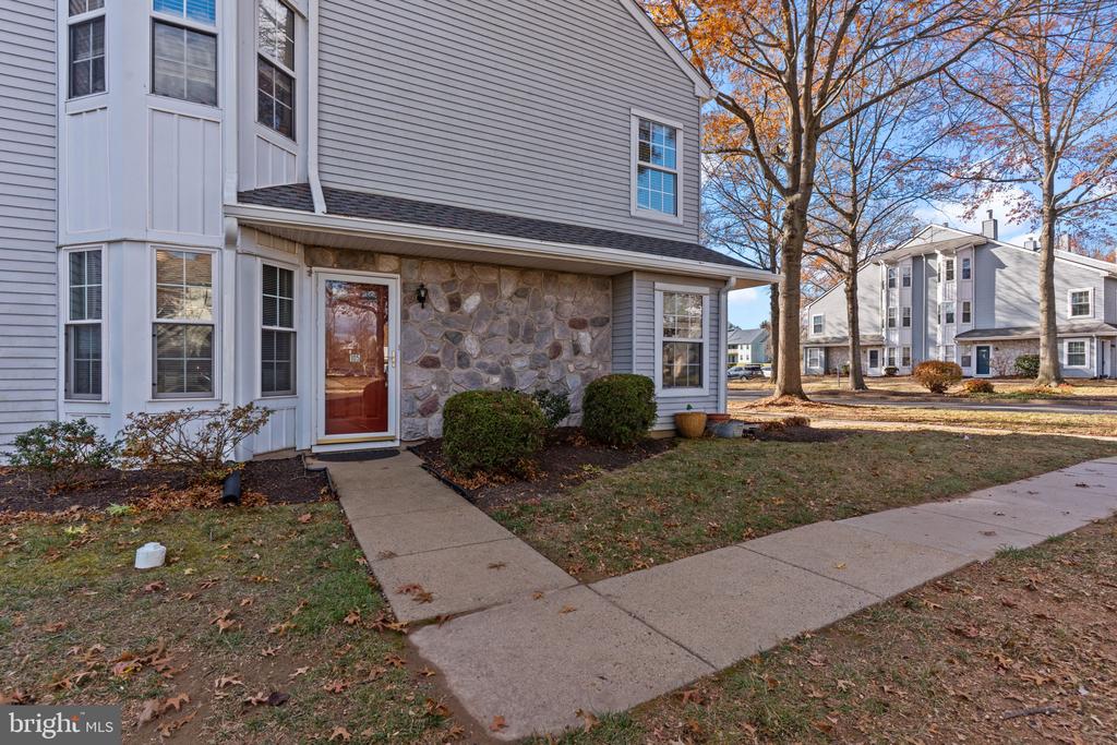 105 HOPKINS COURT