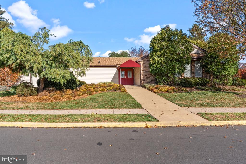 105 HOPKINS COURT