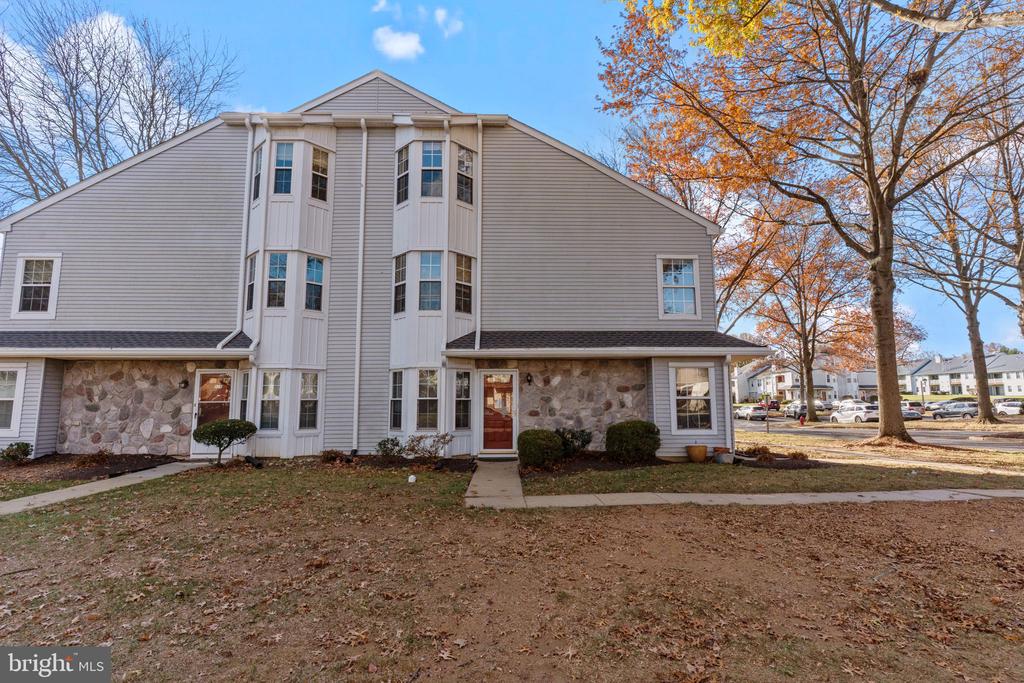 105 HOPKINS COURT