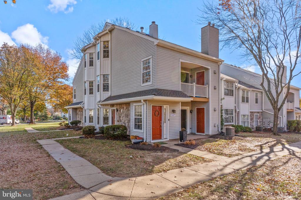 105 HOPKINS COURT