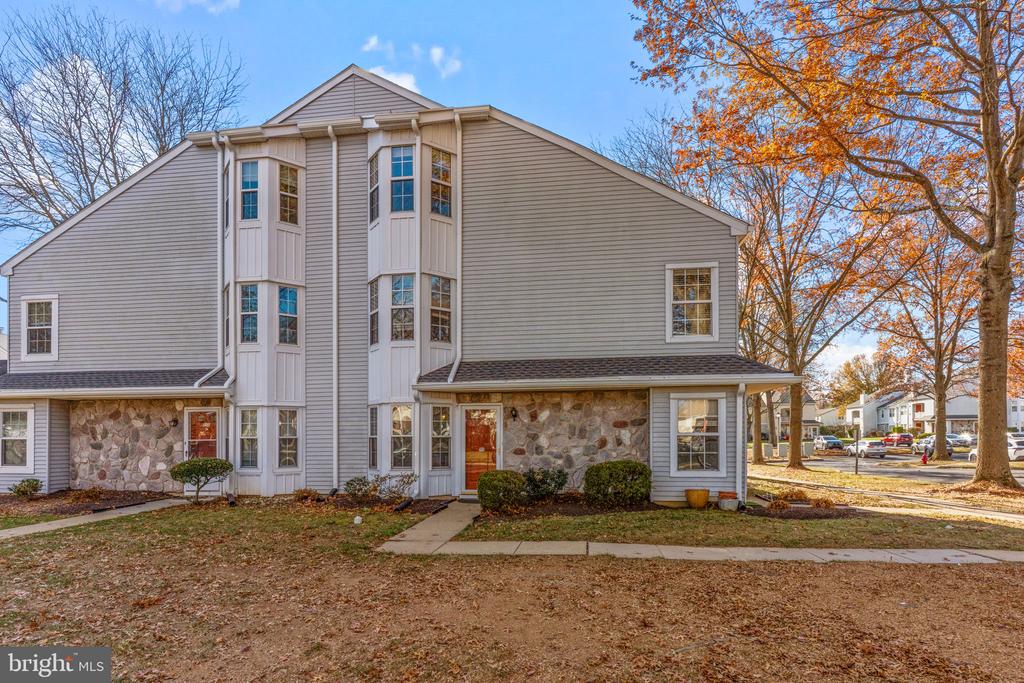 105 HOPKINS COURT