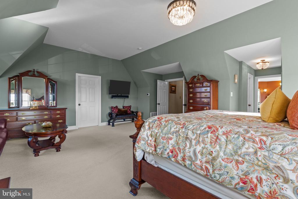 1100 PINEVILLE ROAD