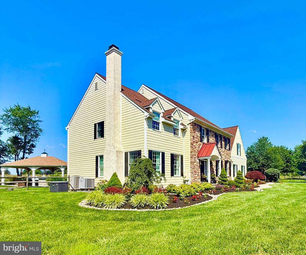 1100 PINEVILLE ROAD